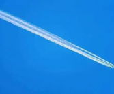 天上的云一条线是飞机线吗为什么