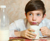 儿童什么时候喝牛奶最好