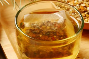 红豆薏米茶熬出来是什么颜色的