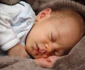新生儿一般睡多久