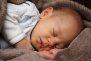 新生儿一般睡多久