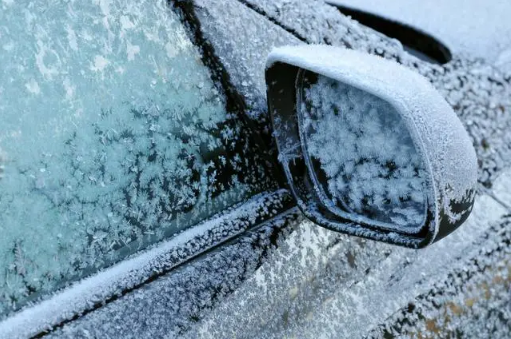 车窗结冰能喷玻璃水吗1