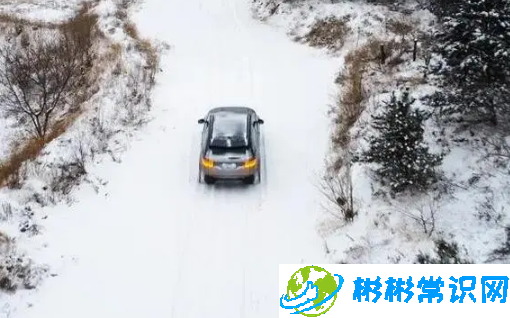 雪天车打滑撞了保险赔吗