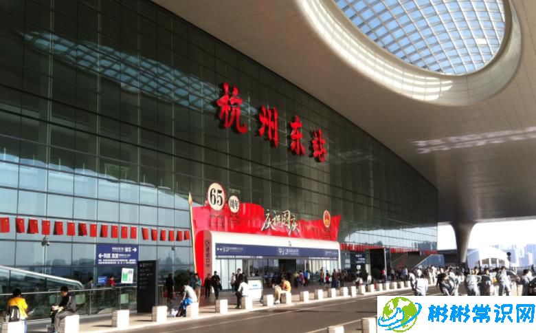 杭州东站回应候车厅热得让人直冒汗 已采取相关措施