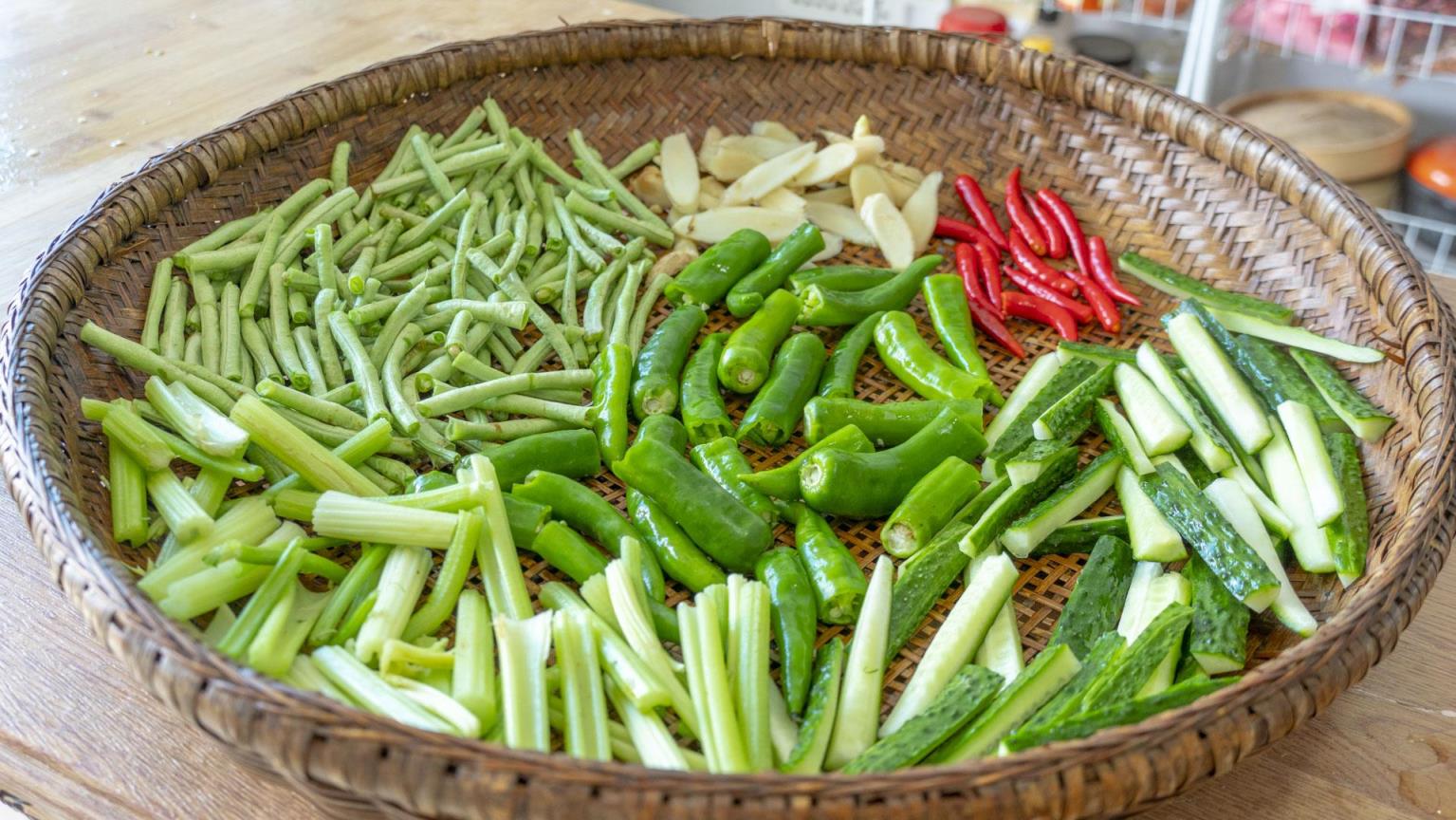 制作泡菜的方法步骤(家庭自制泡菜的做法大全)