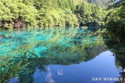 四川黄龙景区的石灰华地貌(位于四川松潘的黄龙景区以什么四绝而著称于世)