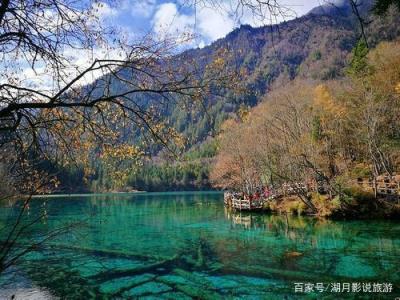 四川黄龙景区的石灰华地貌(位于四川松潘的黄龙景区以什么四绝而著称于世)