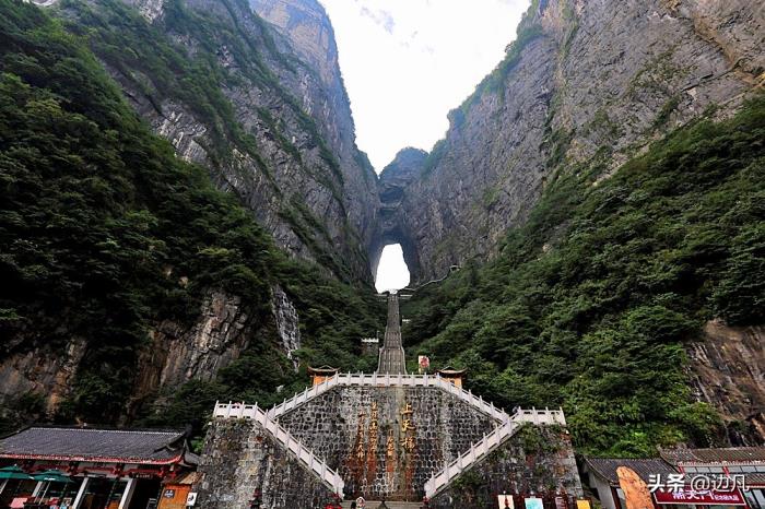 望天门山的天门山在哪(天门山在哪里)