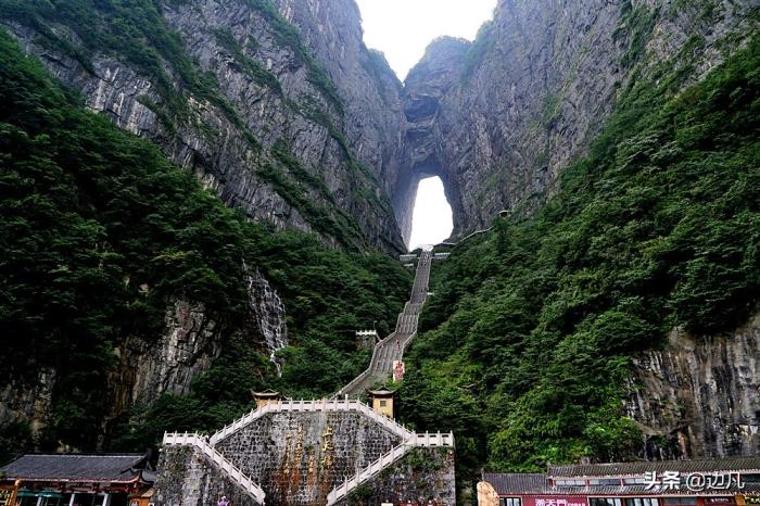 望天门山的天门山在哪(天门山在哪里)