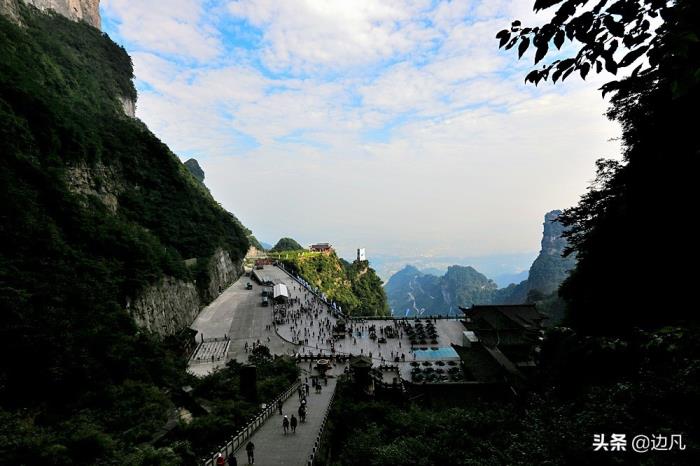 望天门山的天门山在哪(天门山在哪里)