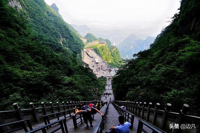 望天门山的天门山在哪(天门山在哪里)