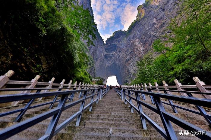 望天门山的天门山在哪(天门山在哪里)