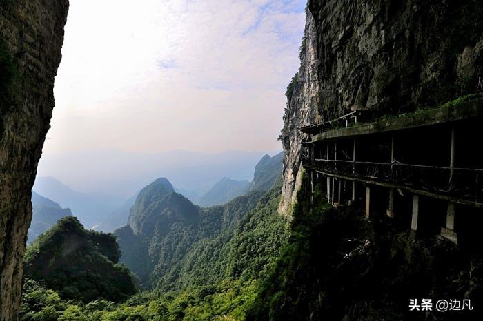 望天门山的天门山在哪(天门山在哪里)