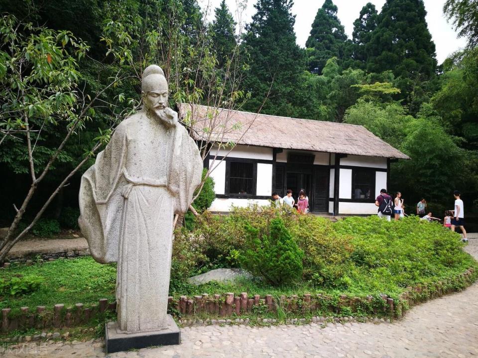 今晚想找人喝酒的句子加图片（想约酒的句子简单霸气）