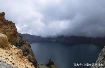 长白山天池位于长白山主峰(长白山天池属于什么火山)