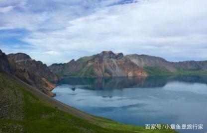 长白山天池位于长白山主峰(长白山天池属于什么火山)