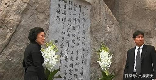 张灵甫夫人到孟良崮祭奠时,提了几个什么字(张灵甫妻子重回孟良崮)